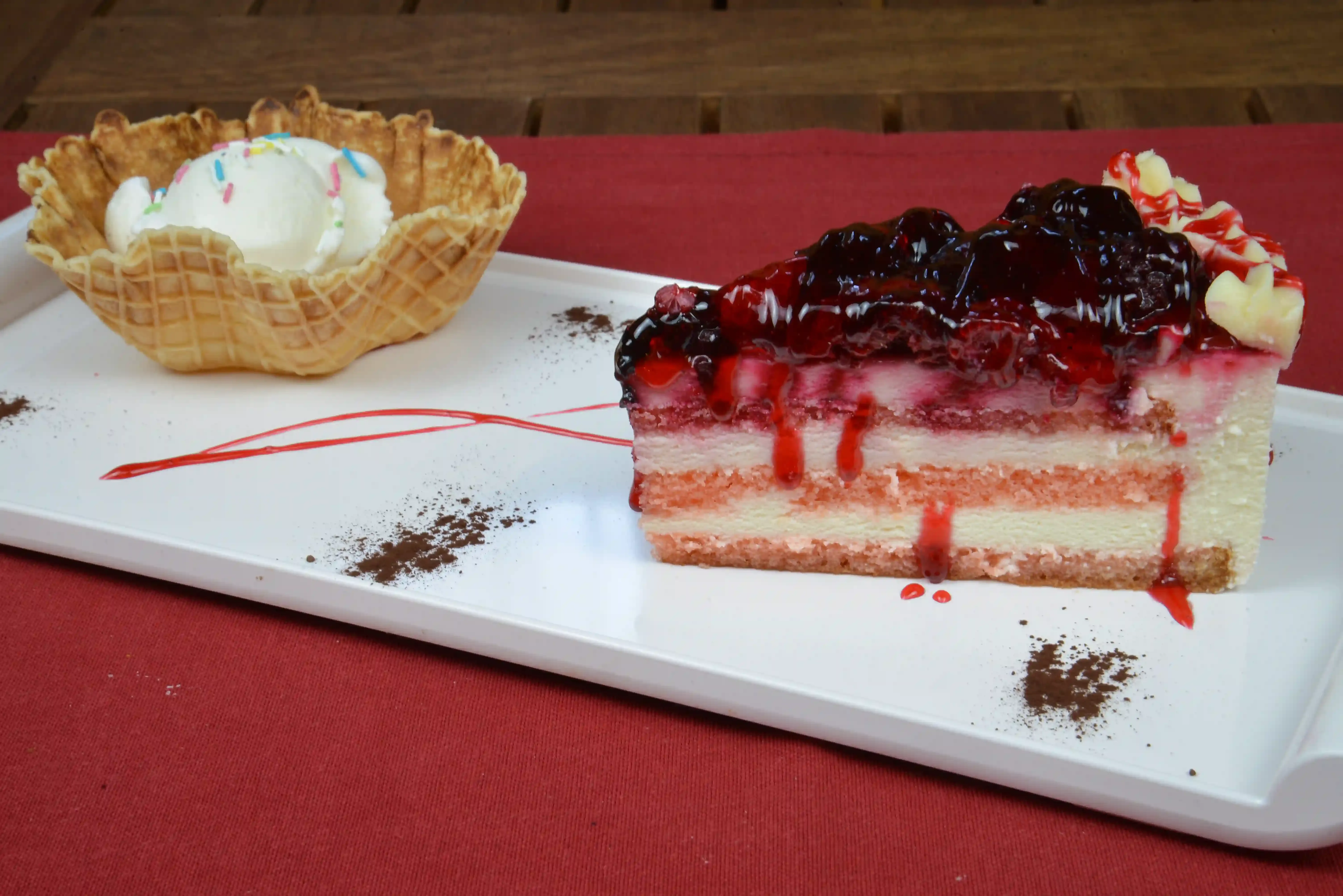Orman Meyveli Pasta
